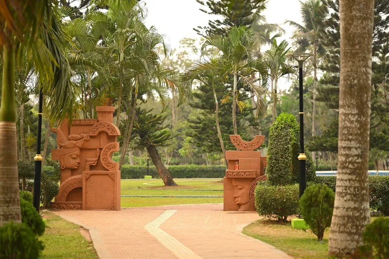 Pabellón de entrada a un parque de esculturas al aire libre