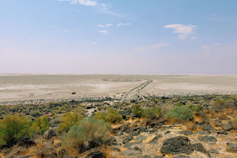 Spiral Jetty en las salinas secas del Gran Lago Salado